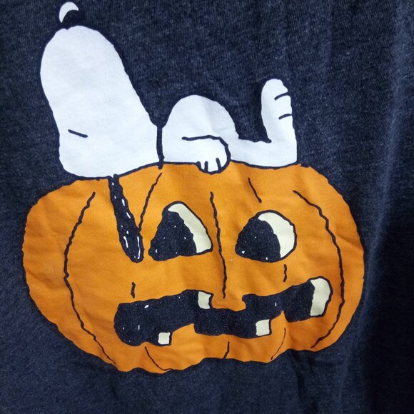 "Old Navy" Collectabilitees" Snoopy, Halloween, Short Sleeved Older Kids T-Shirt - Picture 3 of 5